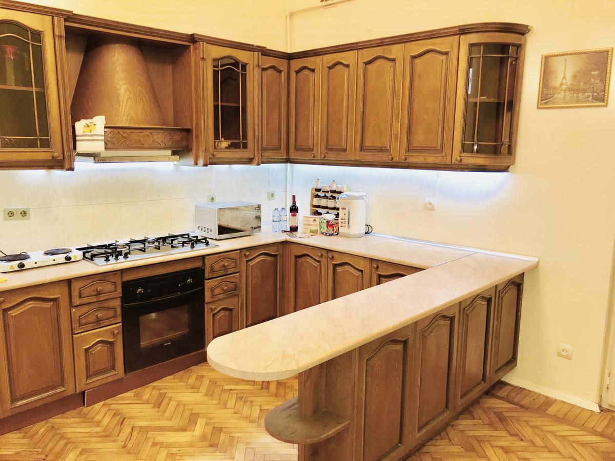 Check-In Apartment Near Fountain Square Vidadi Str Baku Exterior photo