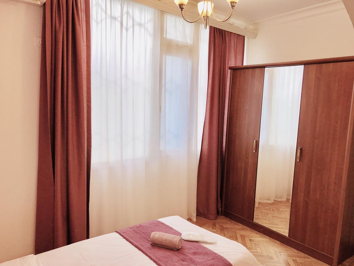 Check-In Apartment Near Fountain Square Vidadi Str Baku Exterior photo
